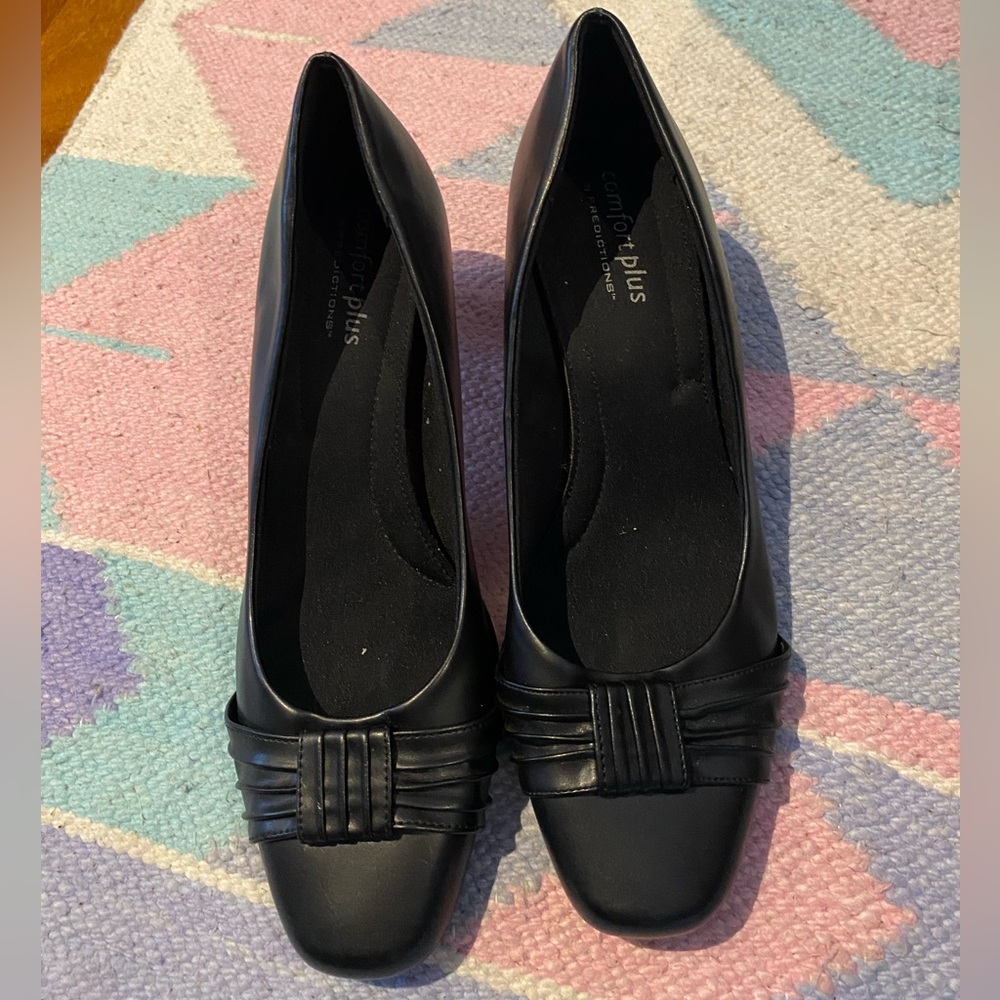 Comfor Plus by Predictions Black Heels with Pleated Design